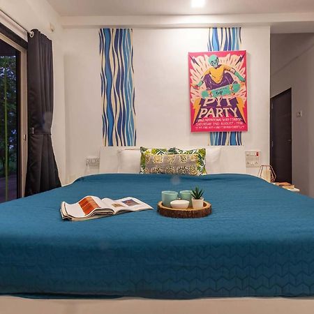 Stayvista'S Vine & Splash - Riverside Villa With An Infinity Pool And Indoor Games Karjat Bagian luar foto