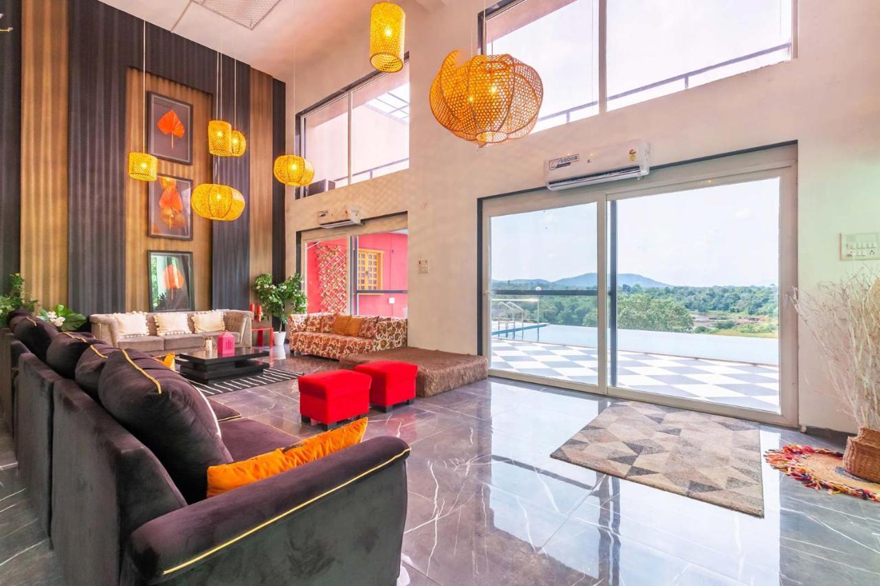 Stayvista'S Vine & Splash - Riverside Villa With An Infinity Pool And Indoor Games Karjat Bagian luar foto