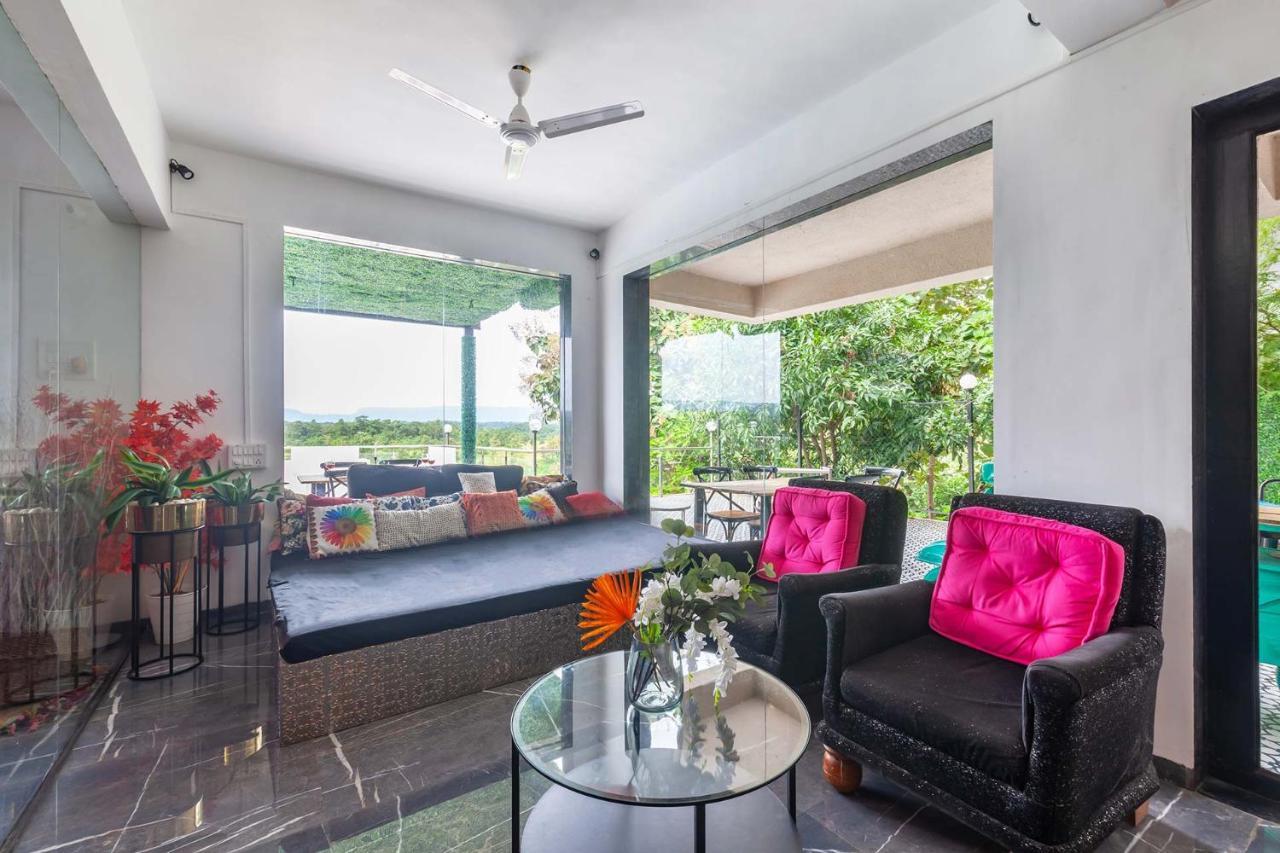 Stayvista'S Vine & Splash - Riverside Villa With An Infinity Pool And Indoor Games Karjat Bagian luar foto