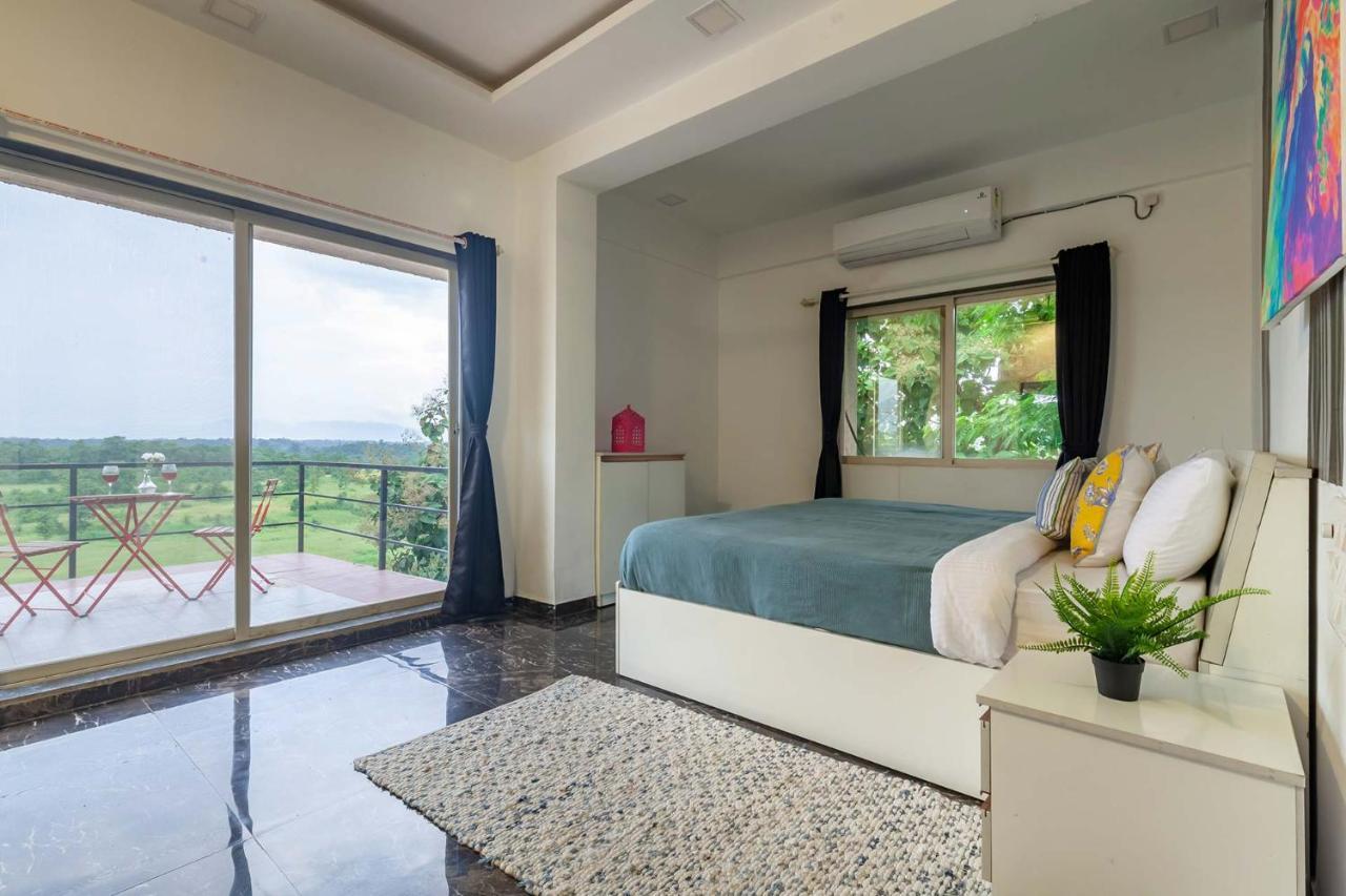 Stayvista'S Vine & Splash - Riverside Villa With An Infinity Pool And Indoor Games Karjat Bagian luar foto
