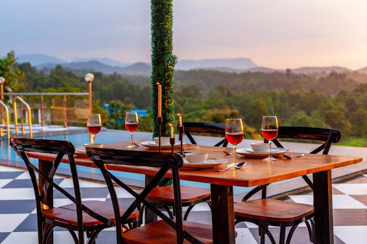 Stayvista'S Vine & Splash - Riverside Villa With An Infinity Pool And Indoor Games Karjat Bagian luar foto