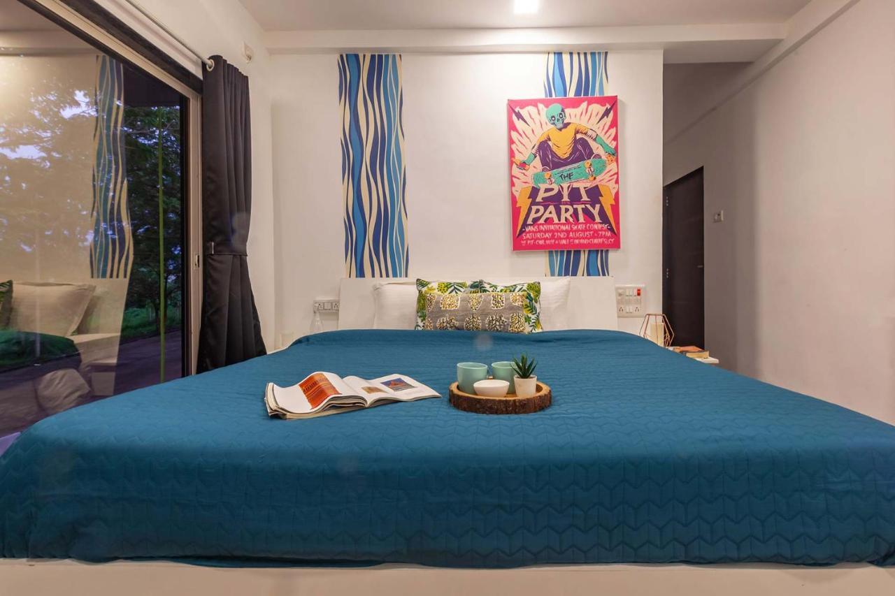 Stayvista'S Vine & Splash - Riverside Villa With An Infinity Pool And Indoor Games Karjat Bagian luar foto