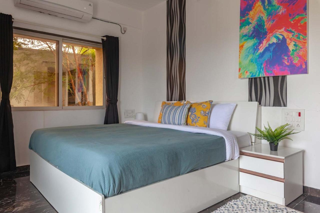 Stayvista'S Vine & Splash - Riverside Villa With An Infinity Pool And Indoor Games Karjat Bagian luar foto