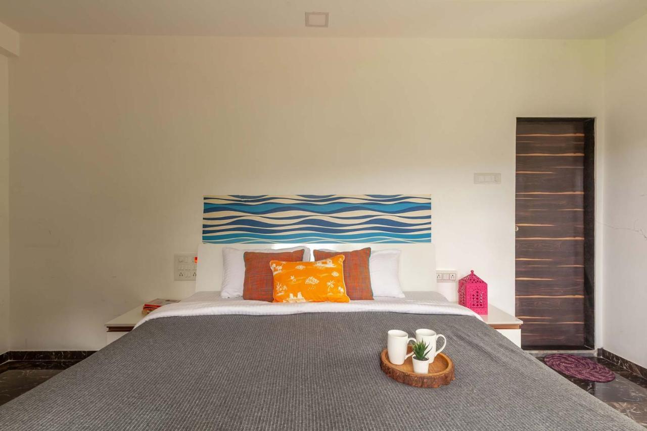 Stayvista'S Vine & Splash - Riverside Villa With An Infinity Pool And Indoor Games Karjat Bagian luar foto