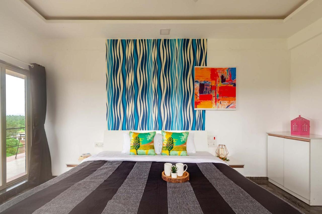 Stayvista'S Vine & Splash - Riverside Villa With An Infinity Pool And Indoor Games Karjat Bagian luar foto