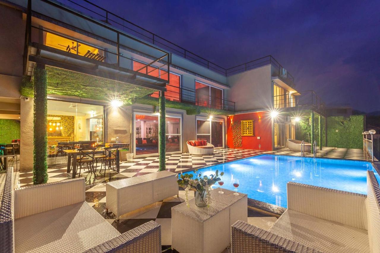 Stayvista'S Vine & Splash - Riverside Villa With An Infinity Pool And Indoor Games Karjat Bagian luar foto