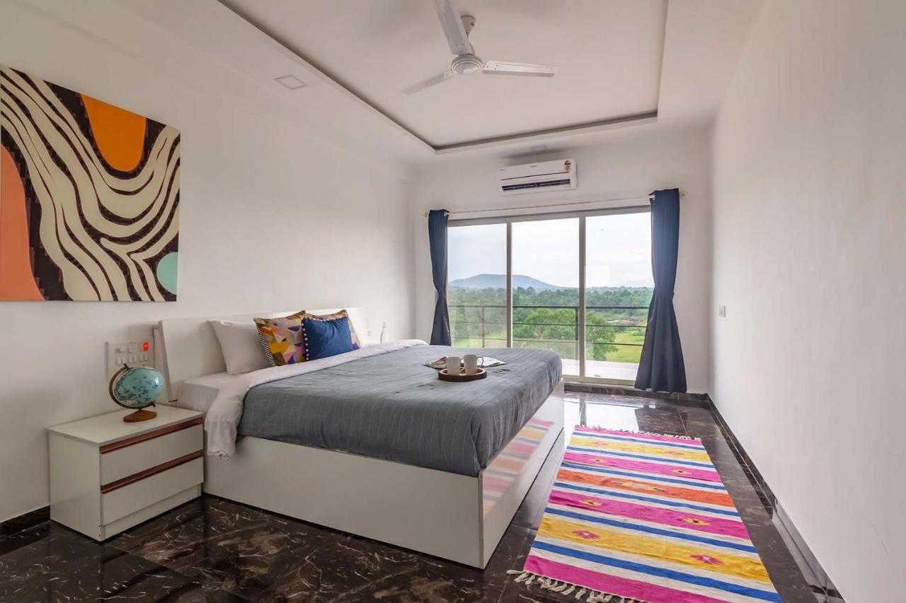 Stayvista'S Vine & Splash - Riverside Villa With An Infinity Pool And Indoor Games Karjat Bagian luar foto