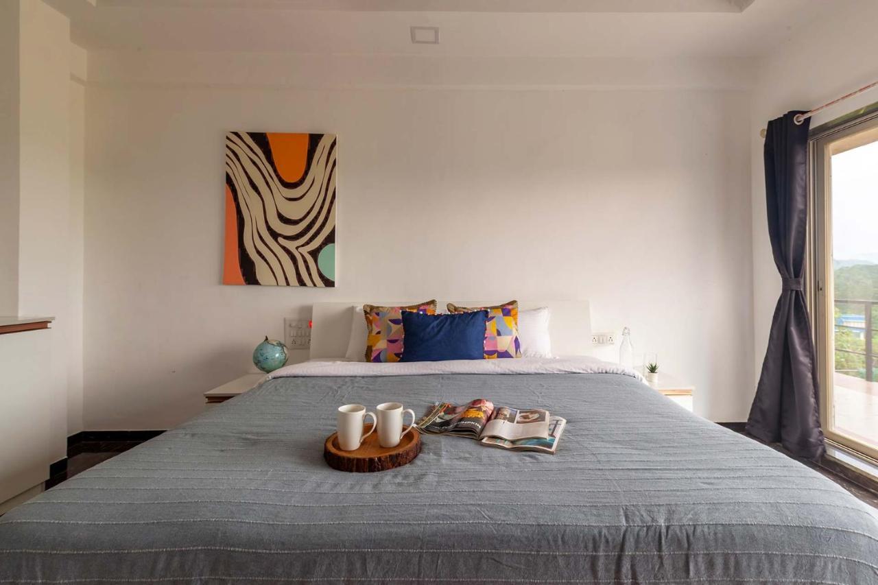 Stayvista'S Vine & Splash - Riverside Villa With An Infinity Pool And Indoor Games Karjat Bagian luar foto