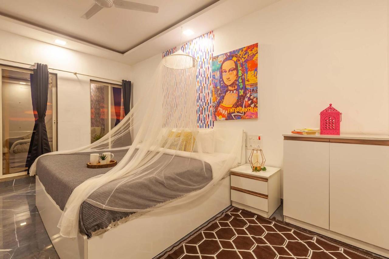 Stayvista'S Vine & Splash - Riverside Villa With An Infinity Pool And Indoor Games Karjat Bagian luar foto