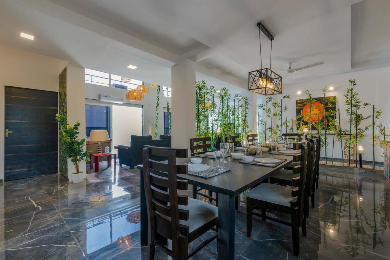 Stayvista'S Vine & Splash - Riverside Villa With An Infinity Pool And Indoor Games Karjat Bagian luar foto