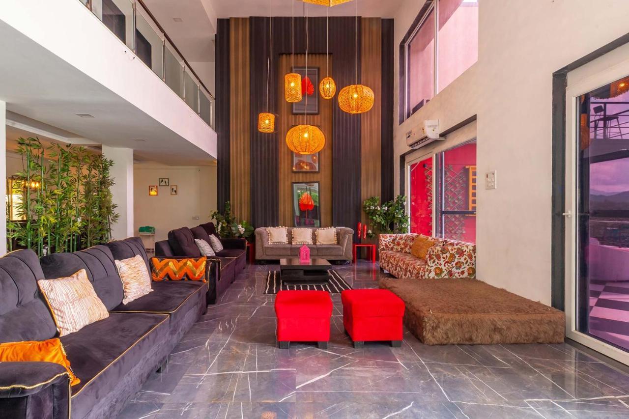 Stayvista'S Vine & Splash - Riverside Villa With An Infinity Pool And Indoor Games Karjat Bagian luar foto