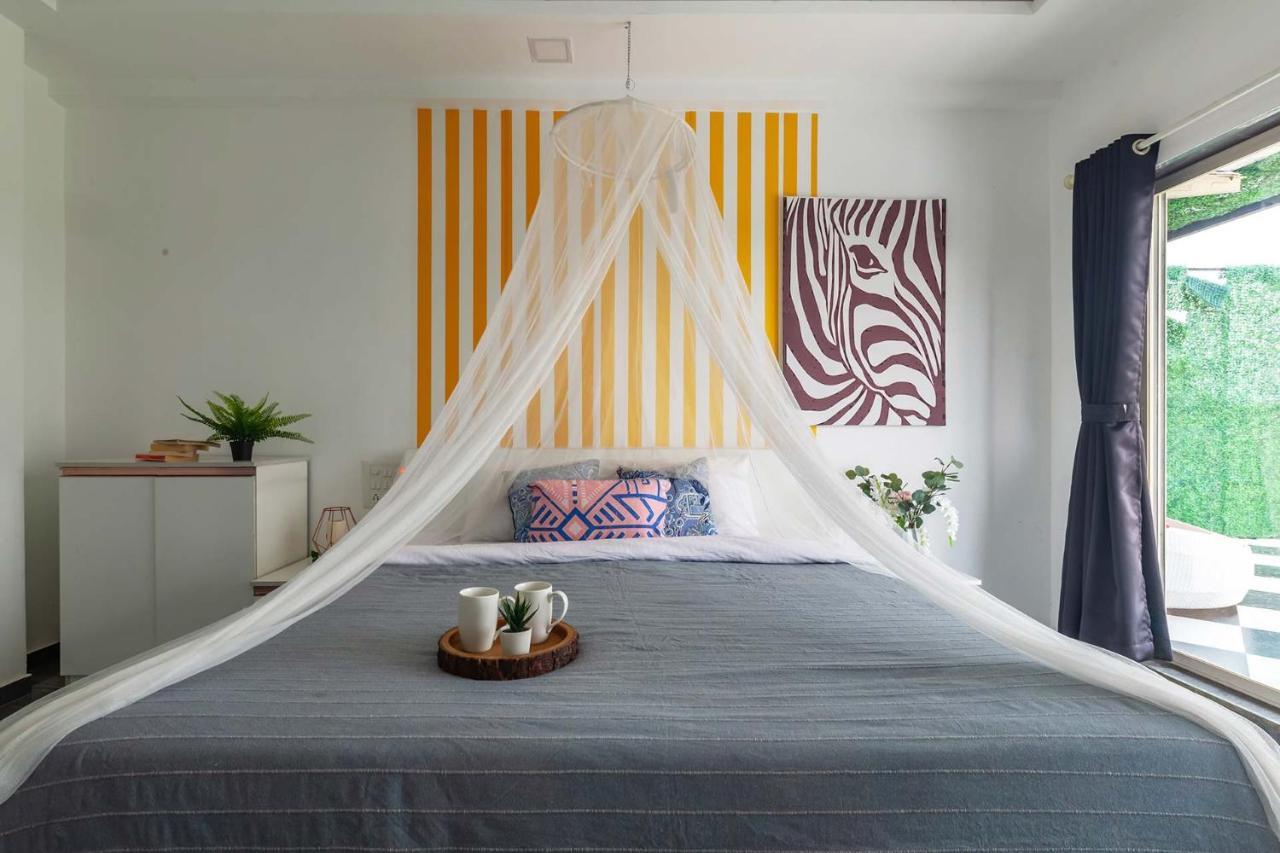 Stayvista'S Vine & Splash - Riverside Villa With An Infinity Pool And Indoor Games Karjat Bagian luar foto